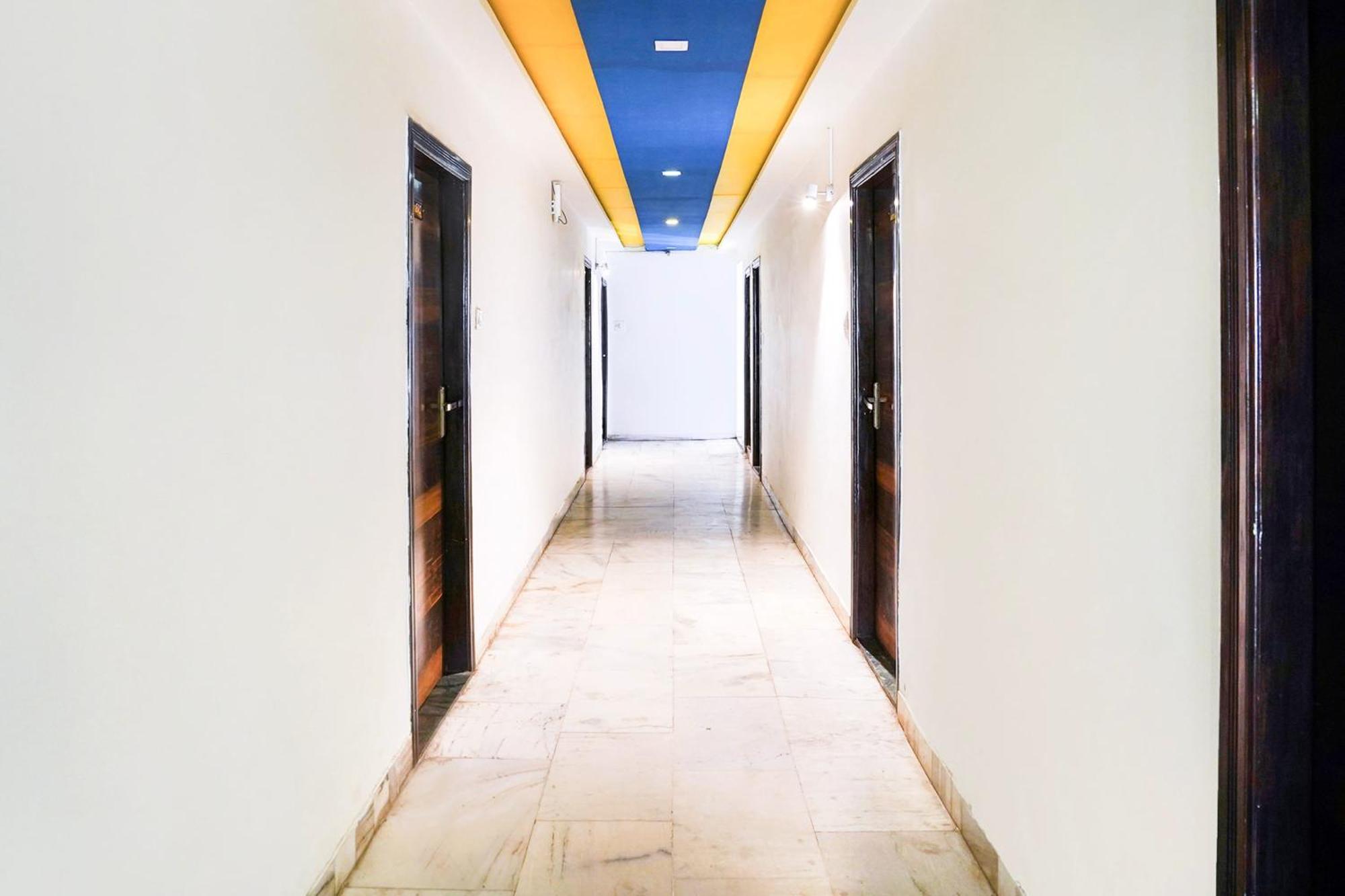 Hotel O Bridge Ahmedabad Eksteriør billede