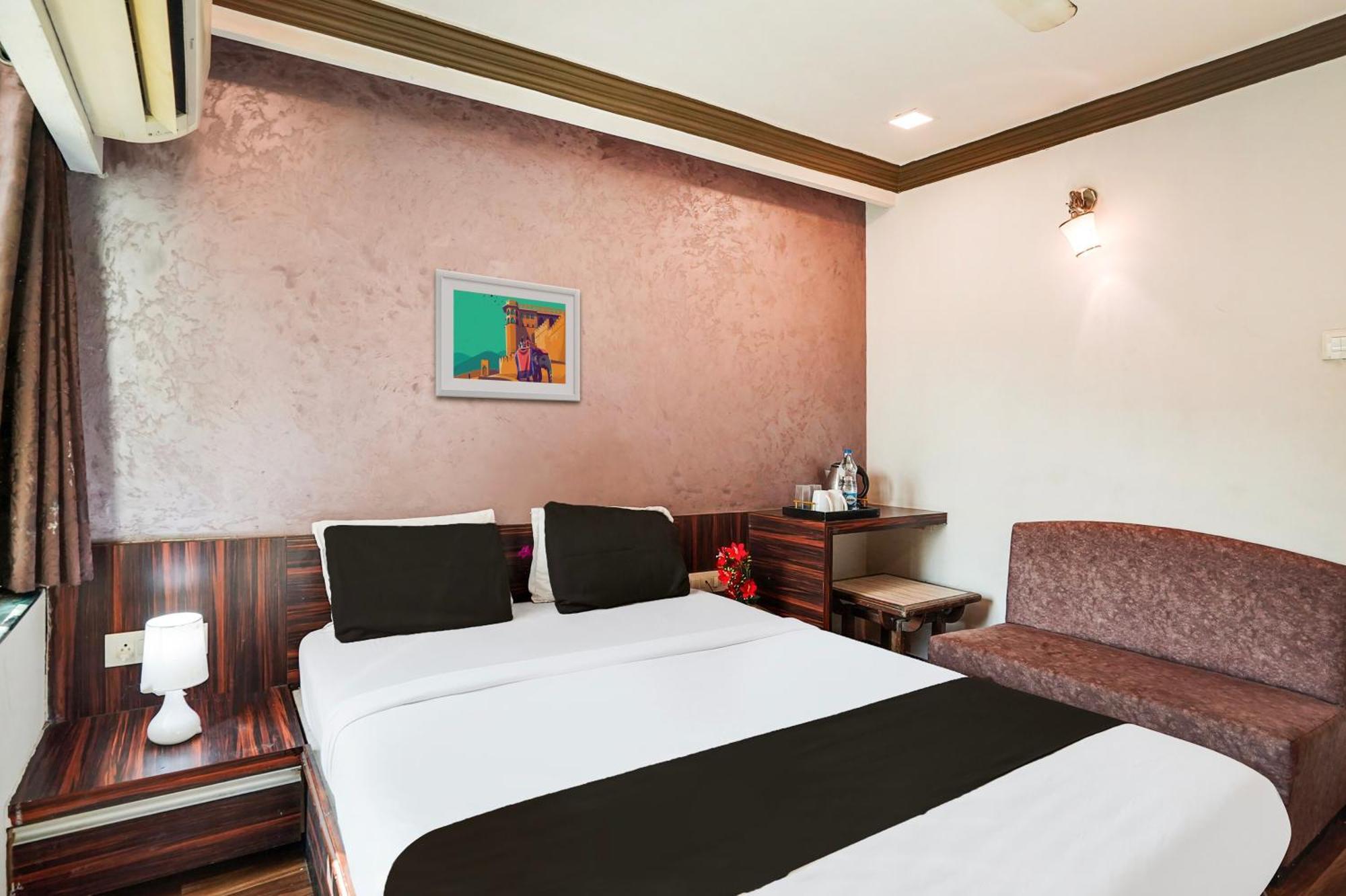 Hotel O Bridge Ahmedabad Eksteriør billede