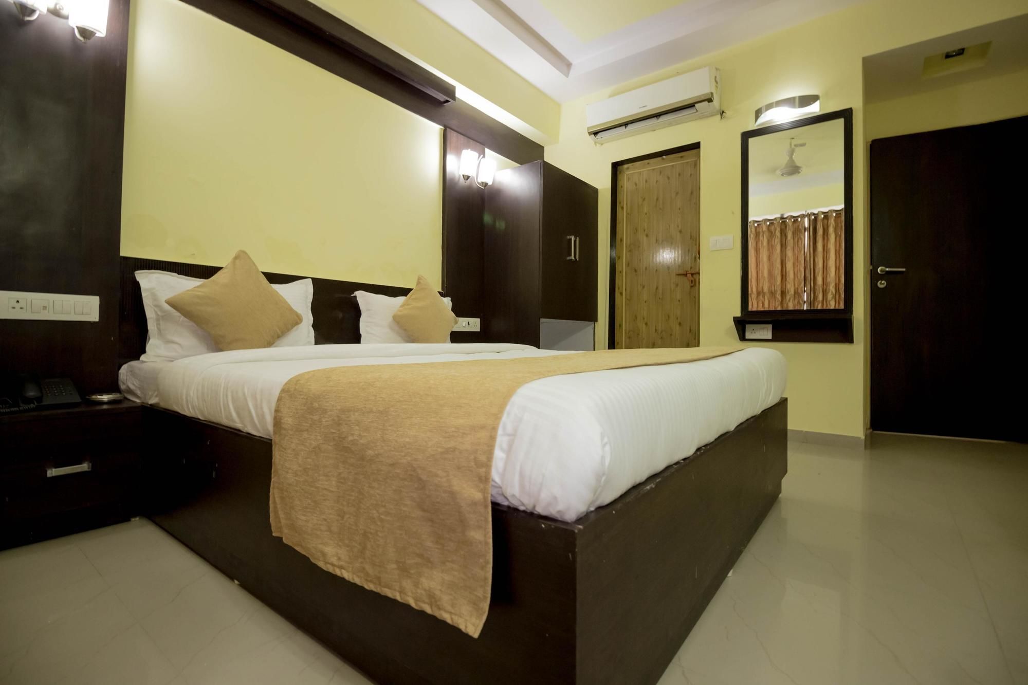 Hotel O Bridge Ahmedabad Eksteriør billede