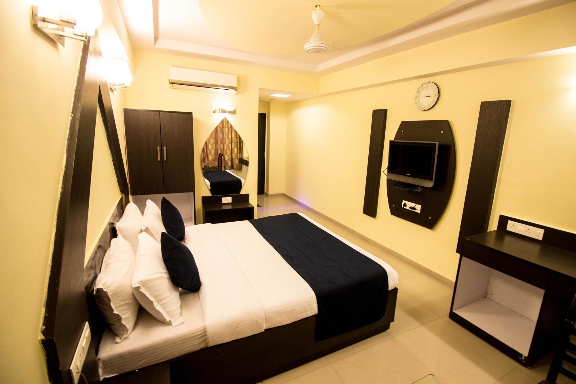 Hotel O Bridge Ahmedabad Eksteriør billede