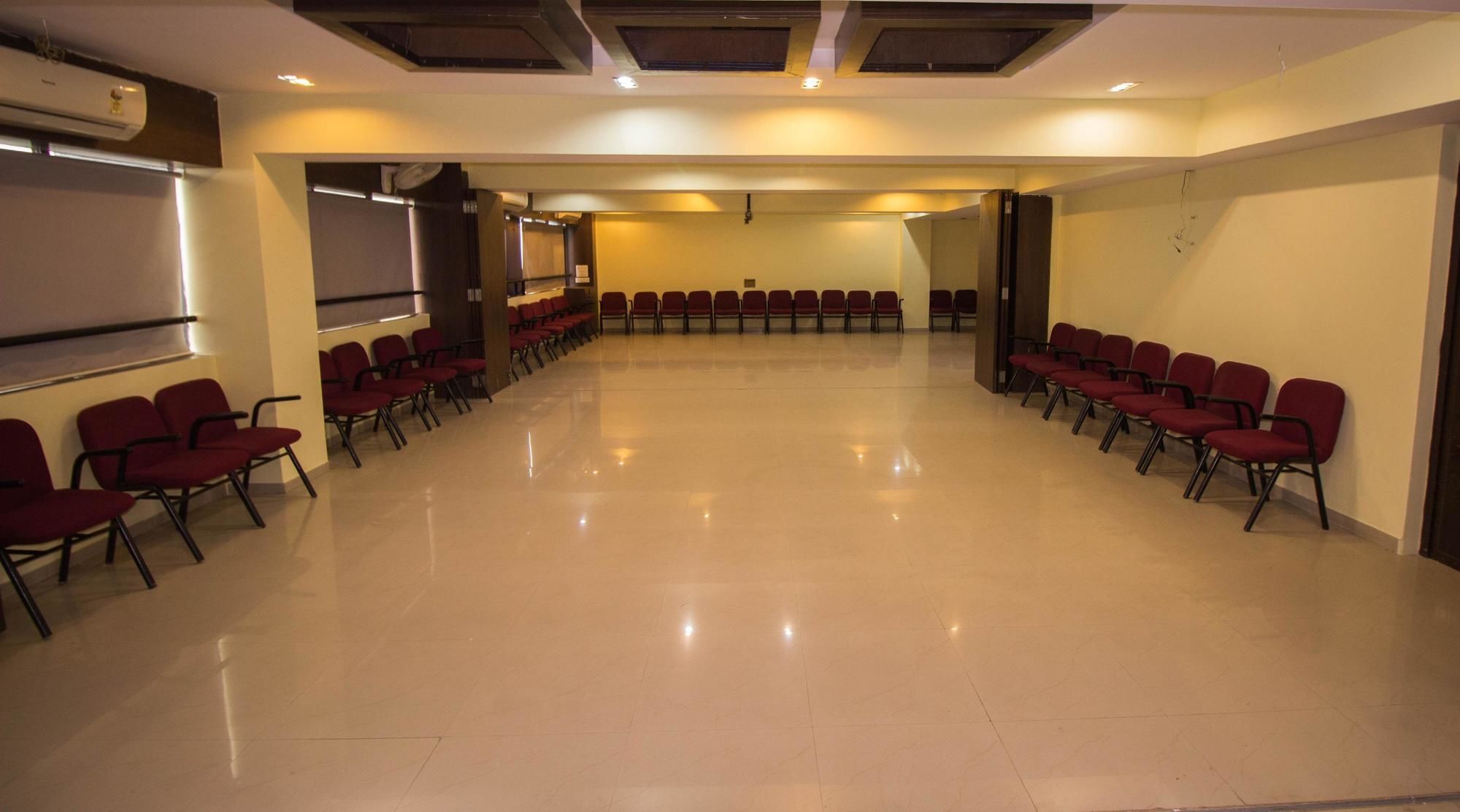 Hotel O Bridge Ahmedabad Eksteriør billede