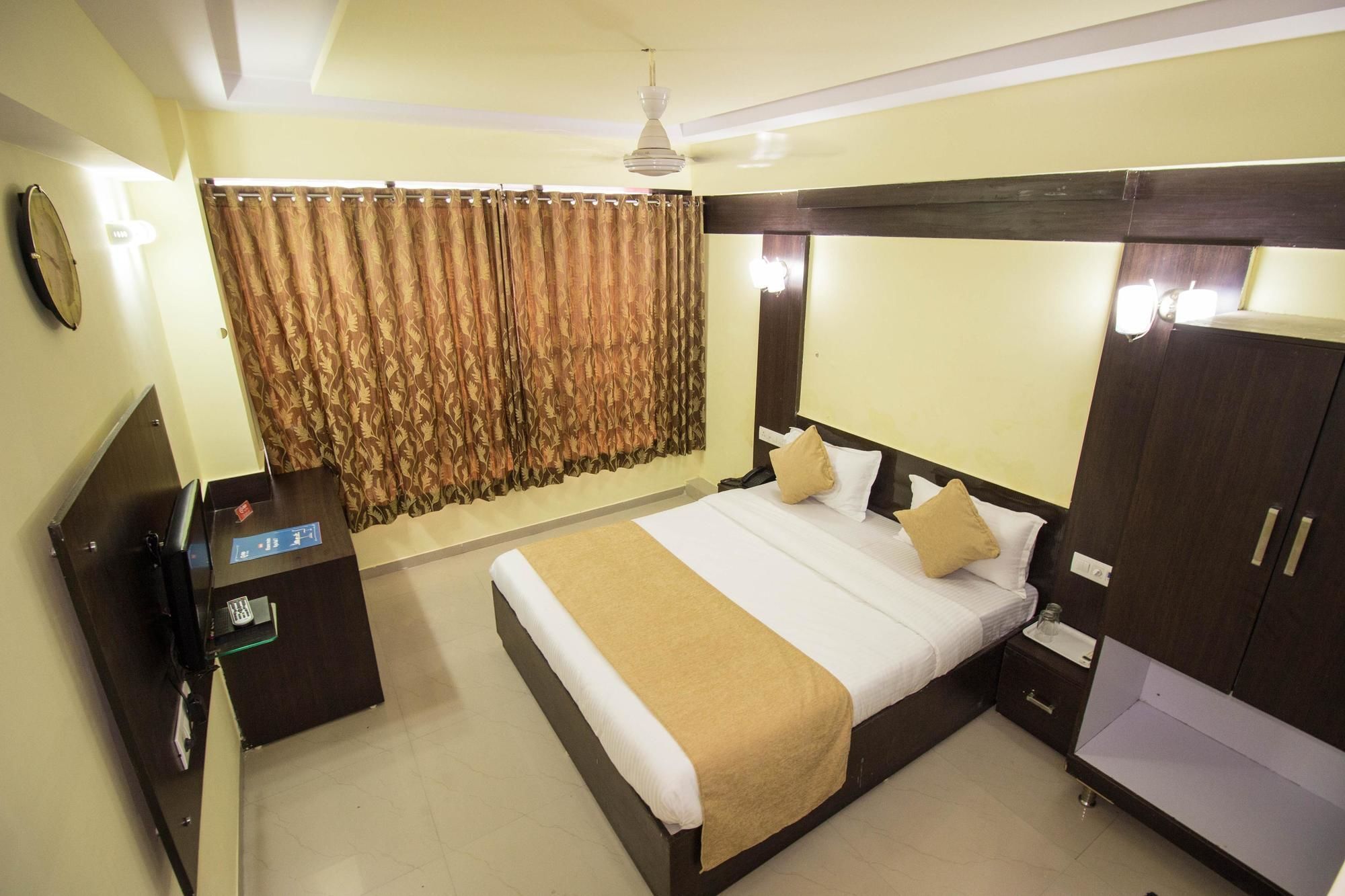 Hotel O Bridge Ahmedabad Eksteriør billede