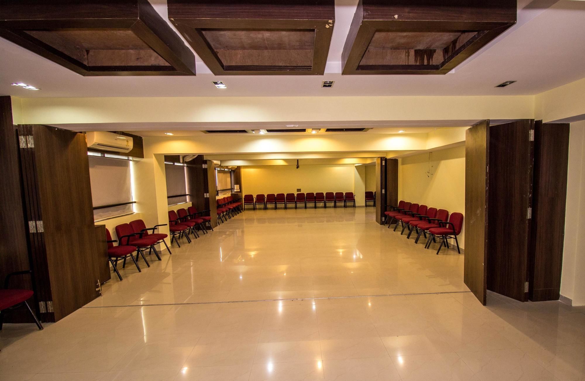 Hotel O Bridge Ahmedabad Eksteriør billede