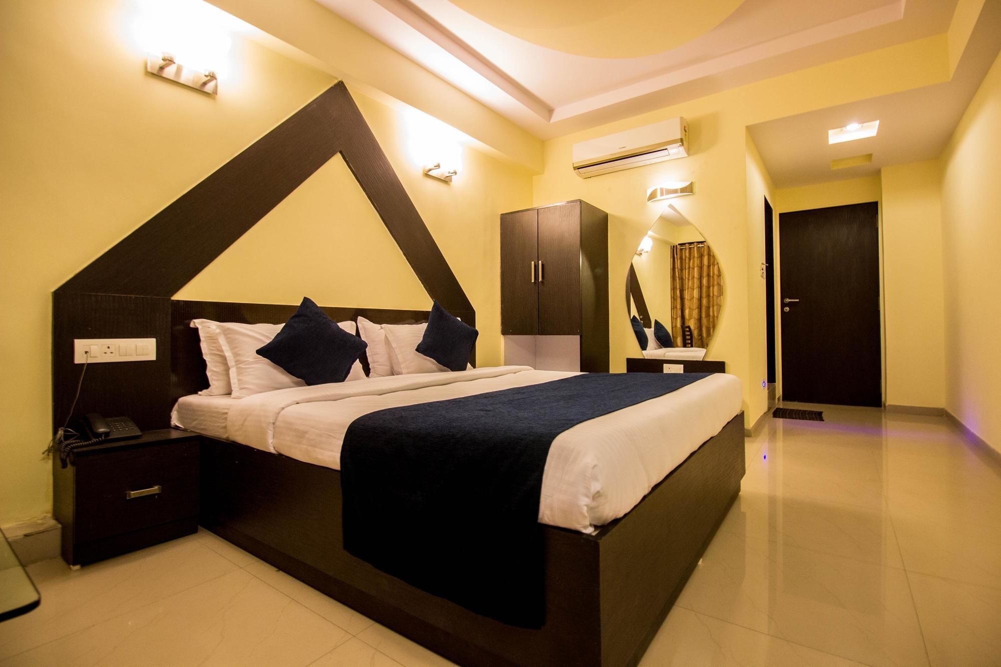 Hotel O Bridge Ahmedabad Eksteriør billede