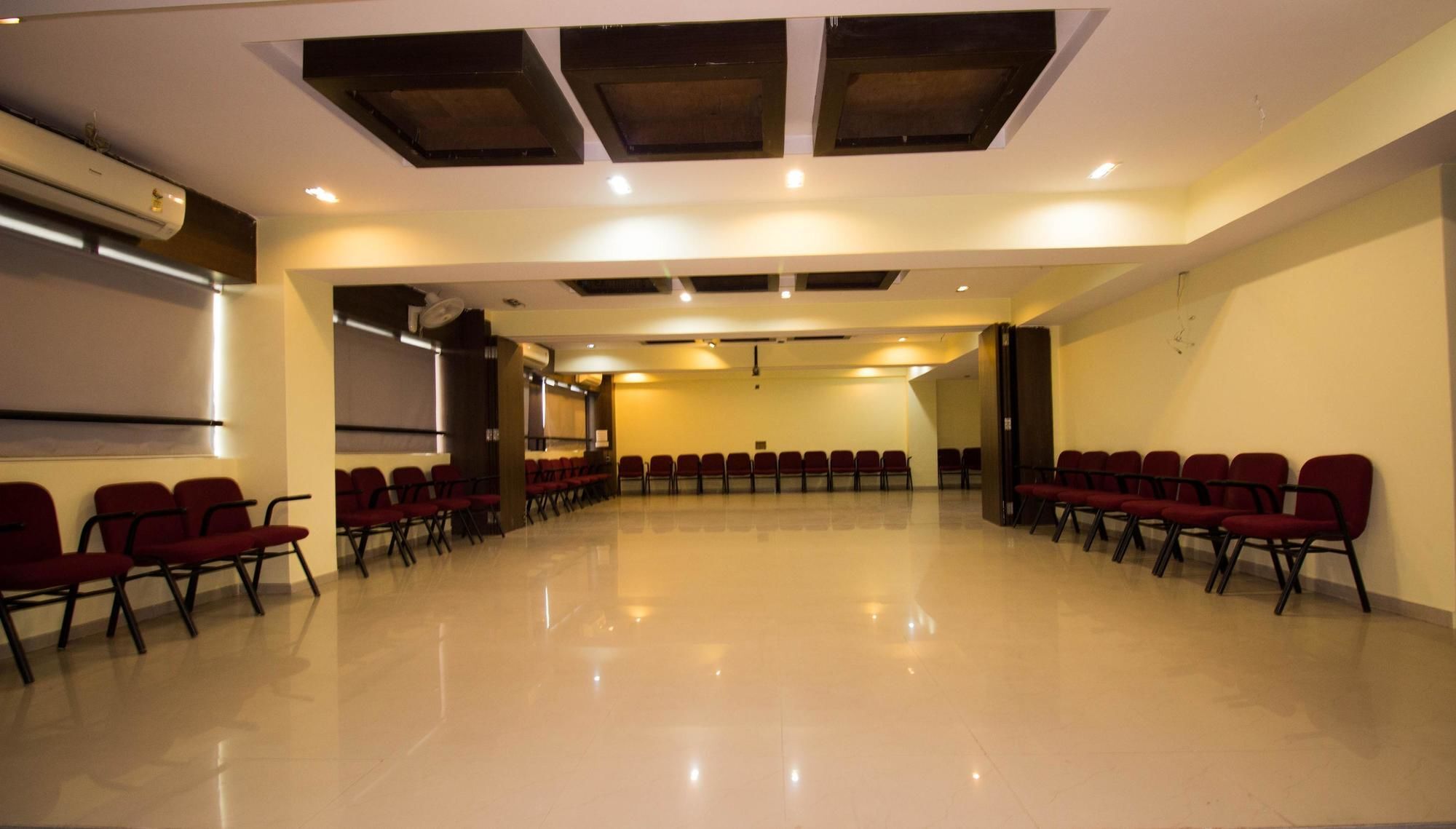 Hotel O Bridge Ahmedabad Eksteriør billede