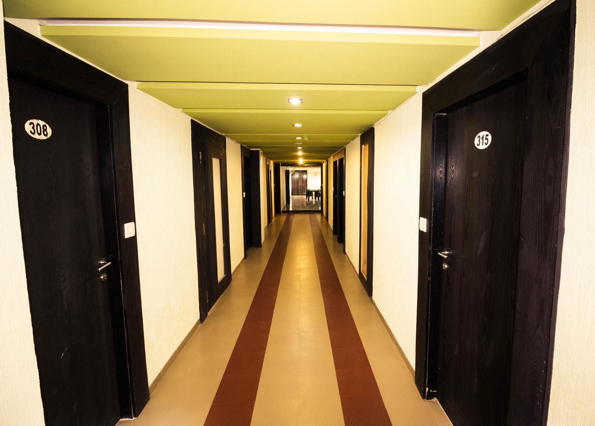 Hotel O Bridge Ahmedabad Eksteriør billede